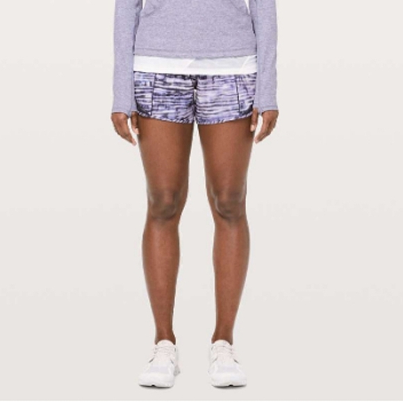 Lululemon Hotty Hot II Shorts Size 6 Long 4" Inseam Purple and White Pattern - Picture 5 of 7